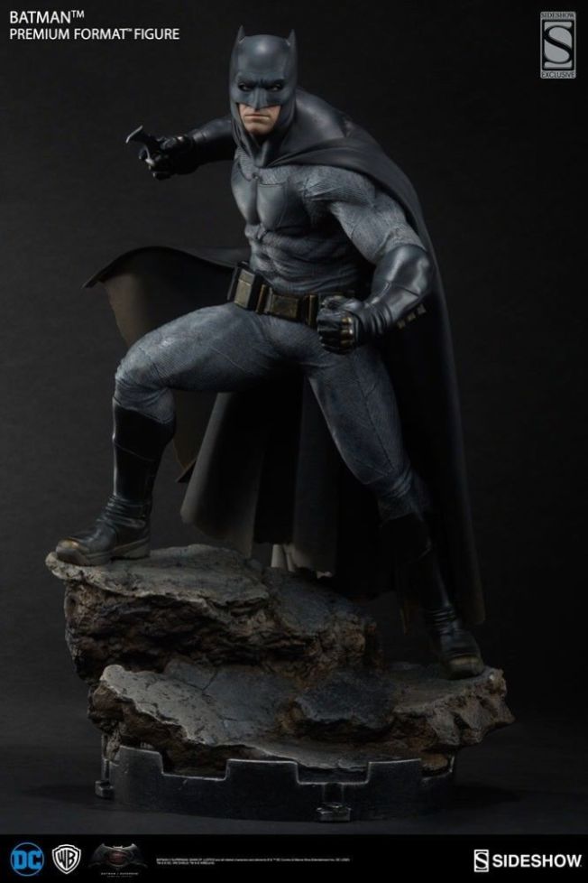 Batman-BvS-Premium-Format-Exclusive-Sideshow-Statue-Sold-_57 (1)