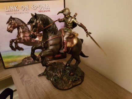 Link-on-Epona-Exclusive-Statue-30-First