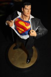 Dc-Direct-Superman-Forever-1-Statue-Full-Size-_57 (1)