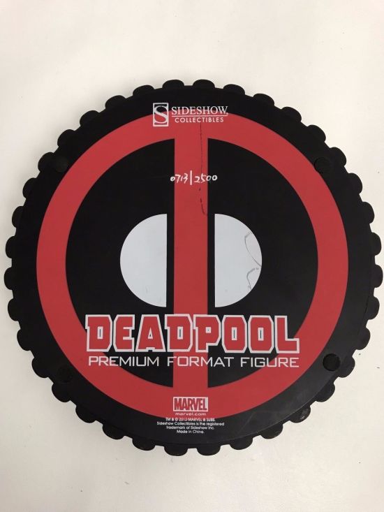Deadpool-Premium-Format-Statue-Sideshow-Collectibles-713-2500-_57